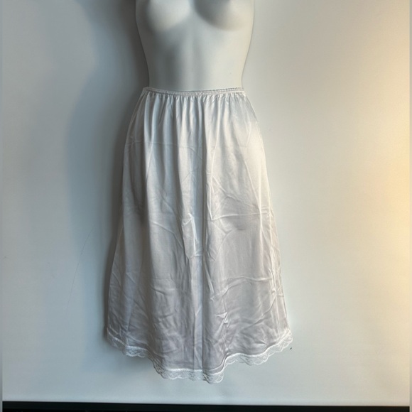 SEARS VINTAGE 100% NYLON USA MADE WHITE HALF SLIP WOMEN’S SIZE MEDIUM - Picture 1 of 8